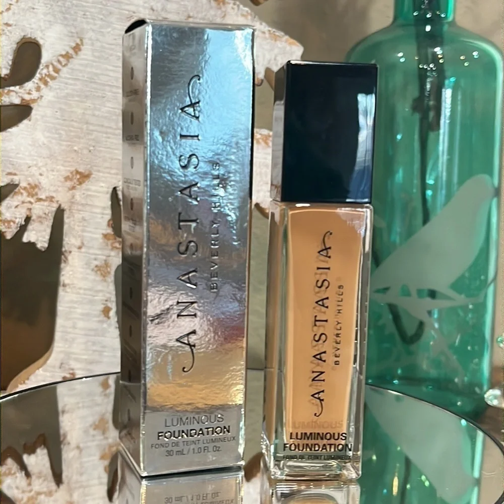 Anastasia Luminous Foundation in shade 365C, new!